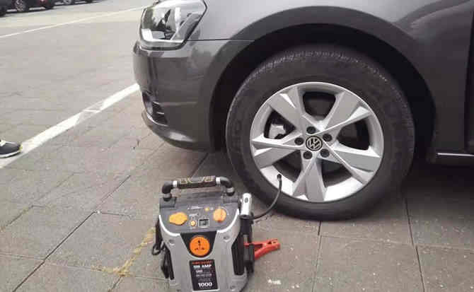 上蔡汽车搭电案例